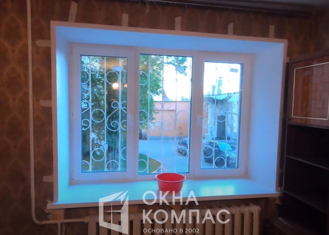 Фото объекта Установка трехстворчатого окна и балконный блок в квартире.